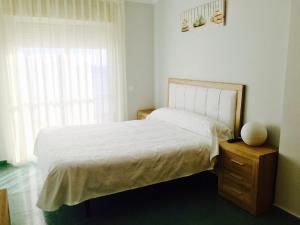 Un ou plusieurs lits dans un hébergement de l'établissement Hostal Acemar