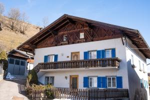 a house with a balcony on top of it at Stampferhof - Urlaub auf dem Bauernhof - Agriturismo in Racines