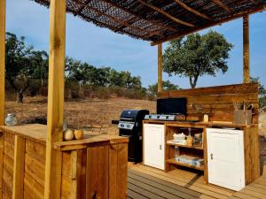 an outdoor kitchen with a stove on a deck at La tente Gecko in São Luis