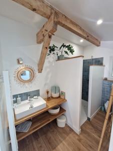 Bilik mandi di Maisonette private garden