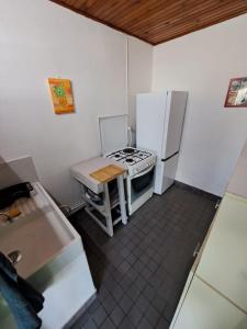 Sjónvarps- og/eða afþreyingartæki á Ti' Chalet 2 pers Nord Caraïbes
