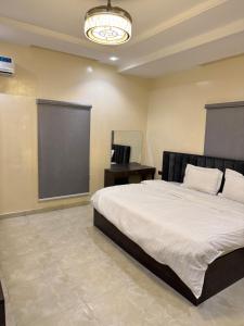 Voodi või voodid majutusasutuse Urban Oasis 2 BEDROOM toas