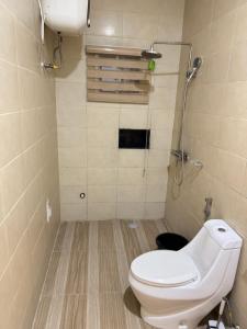 Vannituba majutusasutuses Urban Oasis 2 BEDROOM +3 fotot