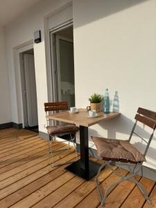 a dining room with a table and chairs at Edersee-Apartment in Waldeck
