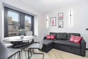 a living room with a couch and a table at Traditional 1-Bed Edinburgh Apt in Edinburgh