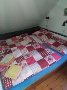 Postel nebo postele na pokoji v ubytování Chalupa LAKA