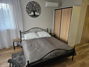 Un pat sau paturi într-o cameră la Willa Rodzinna