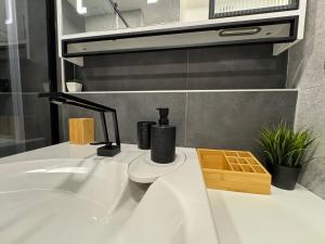 Koupelna v ubytování Smarty Choice Flat with Deluxe Kitchen