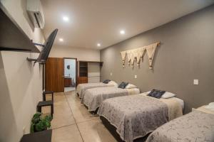 Katil atau katil-katil dalam bilik di Celina beach house en Manzanillo +28 gambar