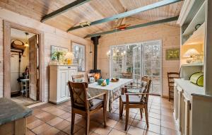 Posezení v ubytování 3 Bedroom Pet Friendly Home In Vejby