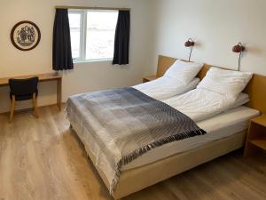 Postel nebo postele na pokoji v ubytování Lambastadir Guesthouse