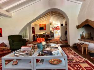 a living room with a table and a living room with a couch at Courela do Monte Novo in Monte de Jangeis de Cima