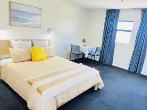 Postel nebo postele na pokoji v ubytování AAA Northlands Motel