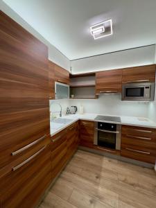 Kuchyň nebo kuchyňský kout v ubytování Smarty Choice Flat with Deluxe Kitchen