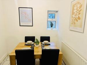 Gambar di galeri bagi Modern 4-Bedrooms House - Near City Centre - QMC - Arnold Market - Sleeps 8 di Nottingham +38 gambar