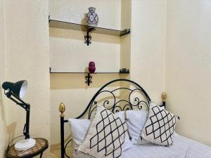 Una cama o camas en una habitación de Dar Safary