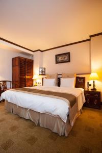 Postel nebo postele na pokoji v ubytování Rich Garden Hotel + 37 fotografií
