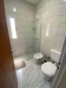 Ένα μπάνιο στο Casa nueva a estrenar