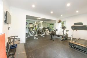 Fitness centrum a/nebo fitness zařízení v ubytování Byron Bay Accom Beach House Vue 4 Byron Bay