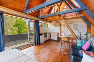 Kuchyň nebo kuchyňský kout v ubytování Lakefront Cottage - Lake Taupo Holiday Home