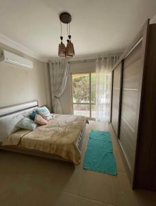 Ένα ή περισσότερα κρεβάτια σε δωμάτιο στο La Vista Bay Sahel FIRST ROW +2 φωτογραφίες