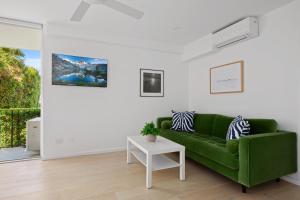 Χώρος καθιστικού στο Chic 1-Bed Apartment by Balmoral Beach +7 φωτογραφίες