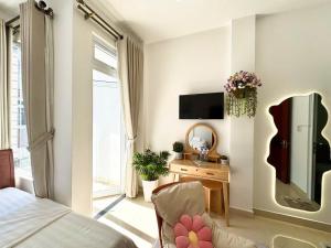 TV a/nebo společenská místnost v ubytování My My House Đà Lạt