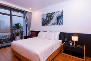 Ένα ή περισσότερα κρεβάτια σε δωμάτιο στο CELINA HOTEL Ninh Bình