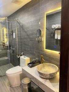 a bathroom with a sink and a toilet and a shower at A25 Hotel - 14 Hồ Huấn Nghiệp in Ho Chi Minh City