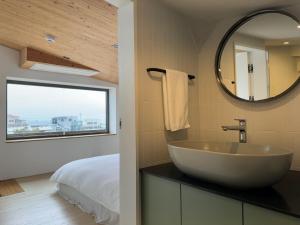 Ένα μπάνιο στο 일상호사 ilsanghosa AB - Architect's Luxury Beach House +48 φωτογραφίες