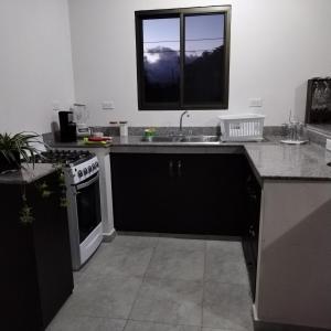 Kuchyň nebo kuchyňský kout v ubytování Lis Home