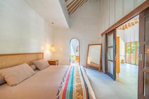 Postel nebo postele na pokoji v ubytování Villa Mahadevi