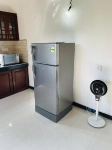 Η κουζίνα ή μικρή κουζίνα στο 2 Swans Apartment Eluketiya +8 φωτογραφίες