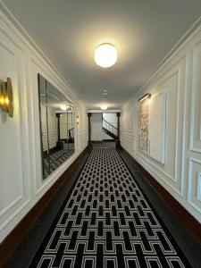 an empty hallway with a black and white tile floor at Perfect Potts Point Pied-à-terre in Sydney