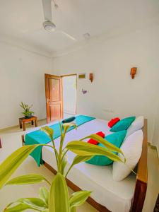 Postel nebo postele na pokoji v ubytování Diamond Walawa Safari Resort