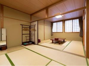 an empty room with a table in the middle of it at 河辺ふるさとの宿 in Ōzu