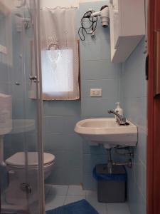 A bathroom at CASA ACCIUGHINA