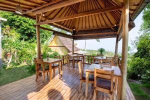 艾杜森林小屋旅馆外面的花园