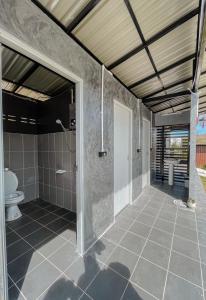 a bathroom with a shower and a toilet at Florafreskhaokho in Khao Kho