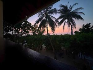 Alba o tramonto visti dall'interno dell'affittacamere o dai dintorni