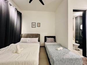 Katil atau katil-katil dalam bilik di 3BR-2Bath-Sea & City View New Condo in Georgetown 10pax +89 gambar
