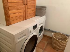 a washer and dryer in a laundry room at MAISON Cornimont in Cornimont