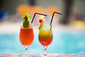 two cocktails sitting on top of a table at Mirachoro Carvoeiro in Carvoeiro