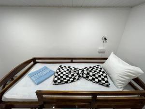 Postel nebo postele na pokoji v ubytování Sigiri Village Vibe Hostel