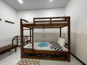 Postel nebo postele na pokoji v ubytování Sigiri Village Vibe Hostel