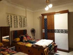 Postel nebo postele na pokoji v ubytování كورنيش سدي بشر برج طابا Sidi pishr
