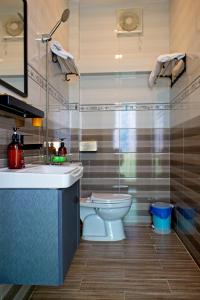 a bathroom with a toilet and a sink at Blue Diamond Homestay in Ấp Bình Phú +24 photos