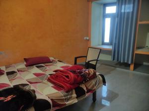 Gambar di galeri bagi Yadavas Naini di Prayagraj