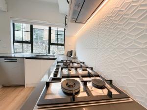 a kitchen with a stove top oven in a kitchen at Sky Stars Serene Haven Villa at Mt Eden in Auckland