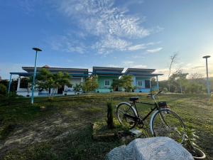 a bike parked in front of a house at Suansubtawee Resort in Ban Baketa
